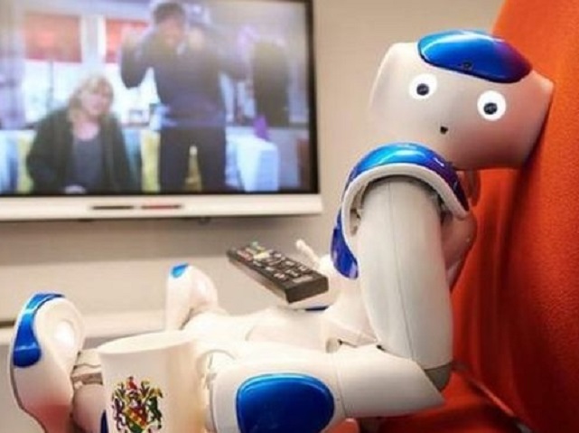 Szappanoperát néz a demenciarobot