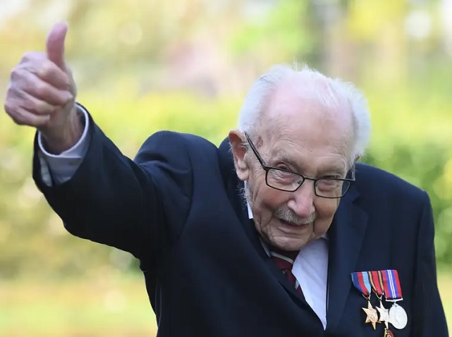 Több tízezren köszöntik születésnapján a hős veteránt