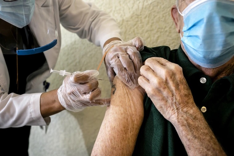 Meglepő: egy gyakori védőoltás csökkentheti a demencia kockázatát